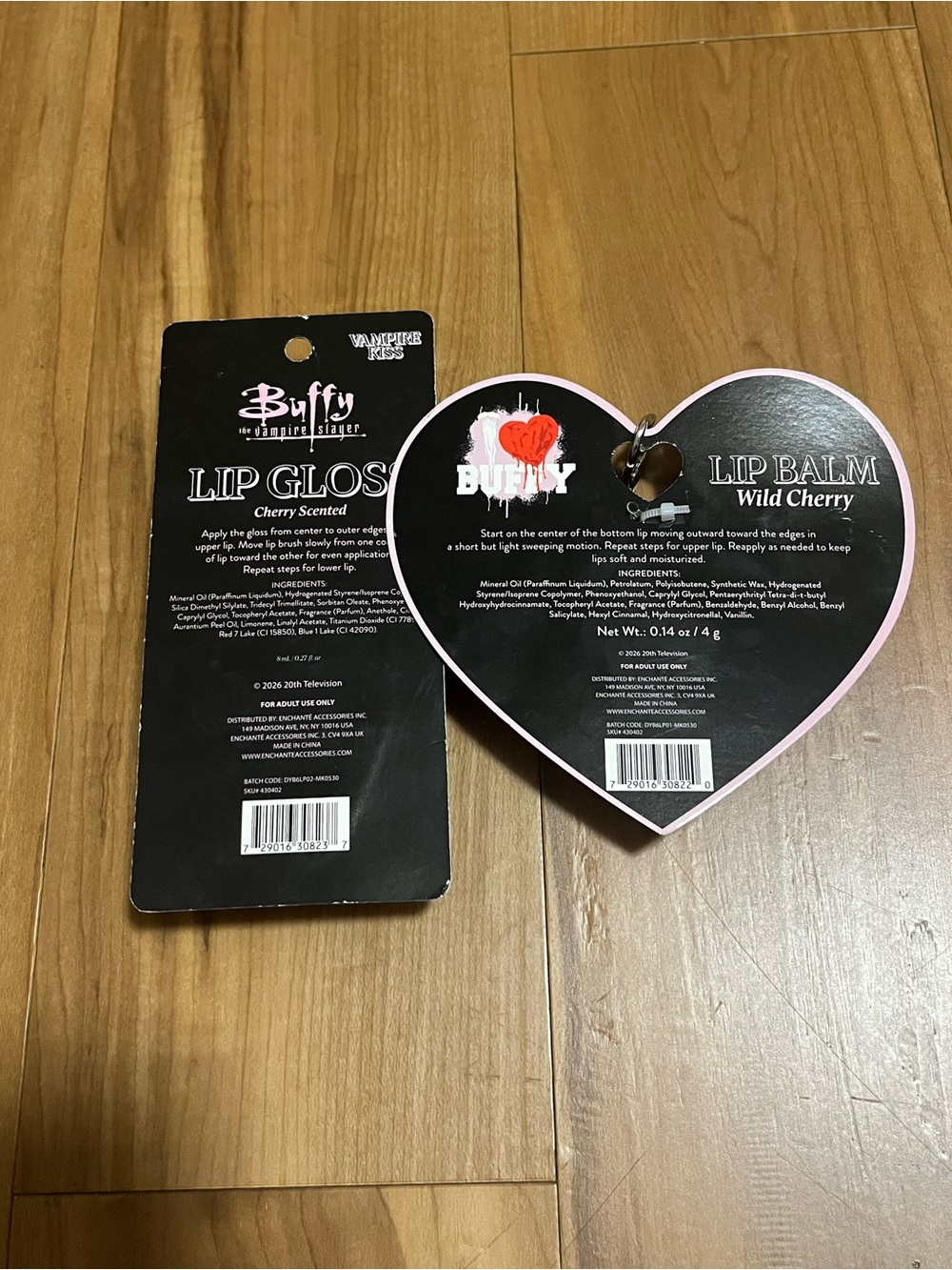 NWT Buffy The Vampire Slayer Lip Gloss & Heart Lip Balm Keychain Duo Set - Picture 2 of 10